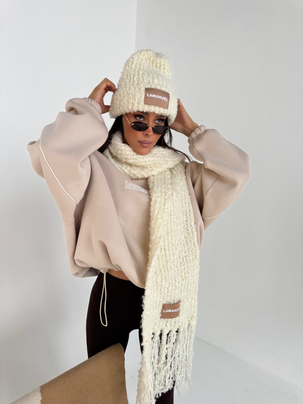 Szalik PLUSHIE ecru La Manuel 1